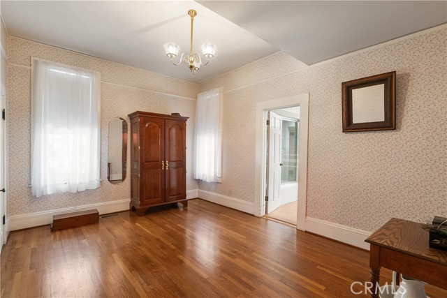 211 E Virginia Avenue, Glendora CA: https://media.crmls.org/medias/cf9b490e-b652-4220-8ecd-24e056c2b610.jpg