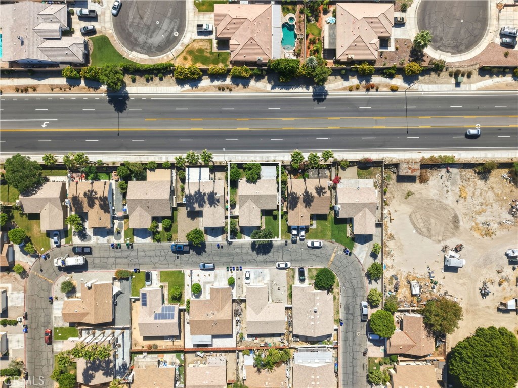 https://media.crmls.org/medias/cf9c49d1-bd45-44c1-a89d-84663c5c3d27.jpg?preset=X-Large