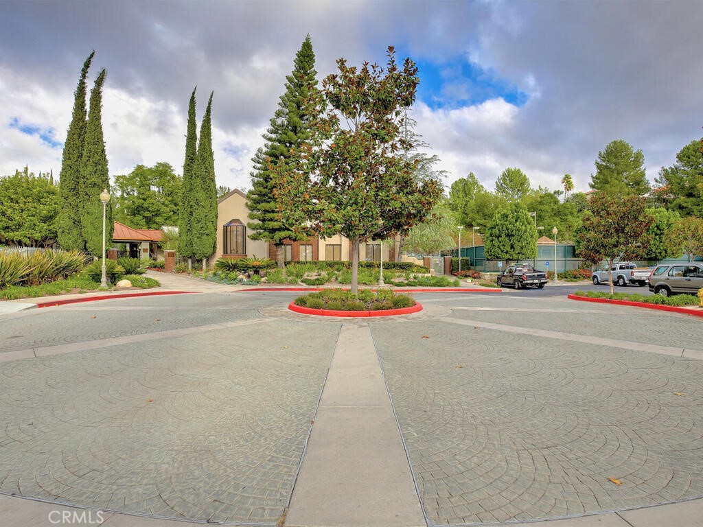 https://media.crmls.org/medias/cf9d93b6-f8cb-4667-9274-024db529586c.jpg?preset=X-Large