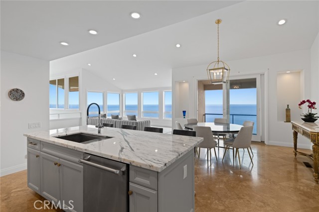 Detail Gallery Image 8 of 44 For 11 N Vista De Catalina, Laguna Beach,  CA 92651 - 4 Beds | 2/1 Baths