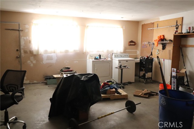 8255 E Avenue, Hesperia CA: https://media.crmls.org/medias/cf9e5526-da39-4eaa-9986-41e8228d720c.jpg