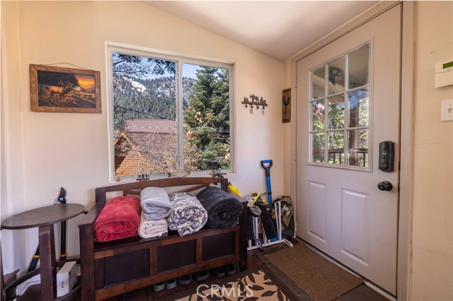 Detail Gallery Image 12 of 43 For 43418 Ridge Crest Dr, Big Bear Lake,  CA 92315 - 2 Beds | 2 Baths