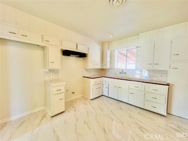 10805 Santa Clara Street, Lamont CA: https://media.crmls.org/medias/cf9ed971-3a3a-4290-b2e1-2ca3595a1755.jpg