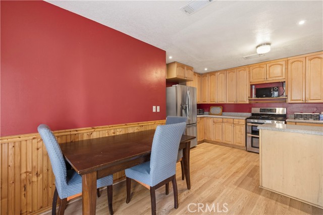 Detail Gallery Image 14 of 44 For 19525 Steinway, Canyon Country,  CA 91351 - 4 Beds | 2 Baths