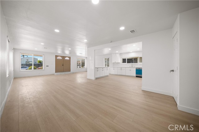 Detail Gallery Image 6 of 33 For 5832 6th Ave, Los Angeles,  CA 90043 - 5 Beds | 4/1 Baths