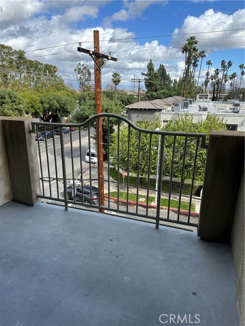 Detail Gallery Image 19 of 23 For 7551 Jordan #408,  Canoga Park,  CA 91303 - 3 Beds | 3 Baths