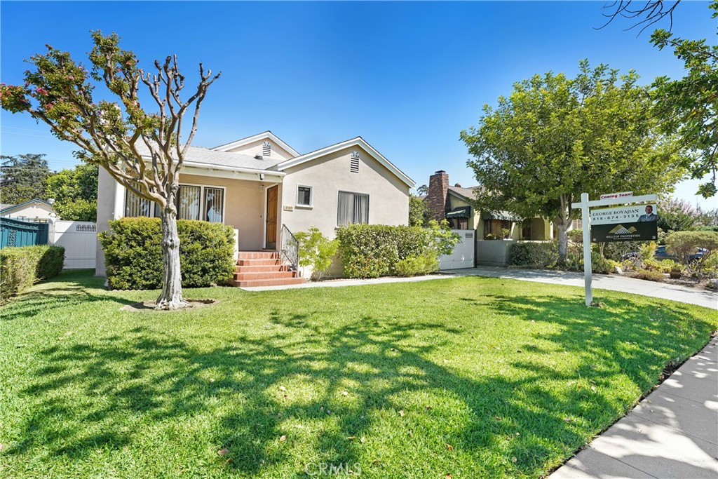 2589 E Villa Street