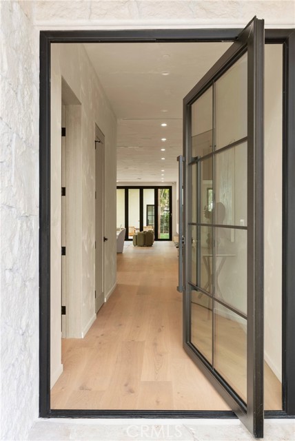 Detail Gallery Image 5 of 58 For 5525 Carpenter Ave, Valley Village,  CA 91607 - 5 Beds | 6/1 Baths