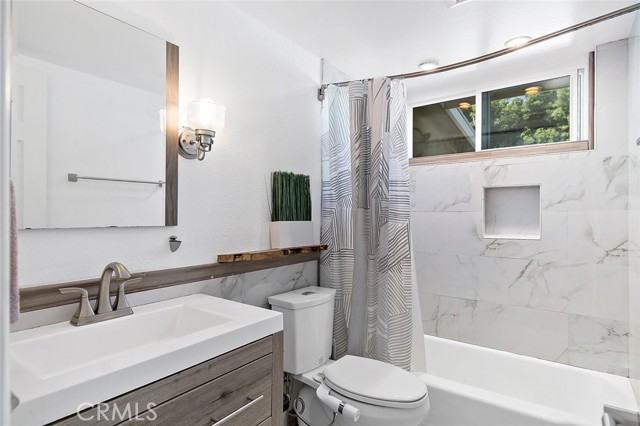 Detail Gallery Image 19 of 38 For 3581 Kemble Ave, Long Beach,  CA 90808 - 3 Beds | 2/1 Baths