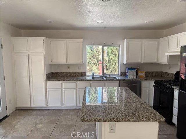 14041 Catalina Court, Fontana CA: https://media.crmls.org/medias/cfa10f69-8209-4a43-bf4a-4cbd804e66ad.jpg