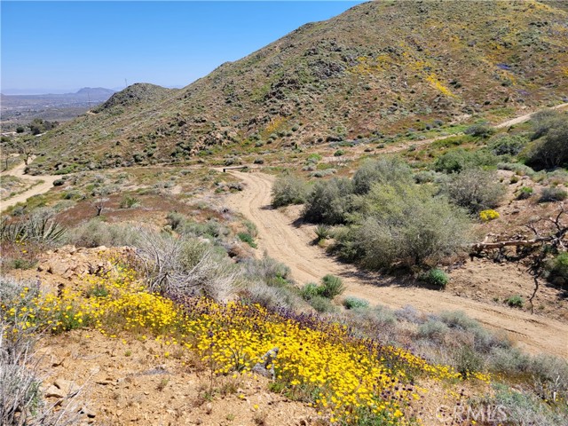 Detail Gallery Image 10 of 13 For 56335 Eagles Nest Rd, Yucca Valley,  CA 92284 - – Beds | – Baths