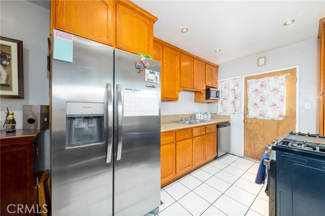 Detail Gallery Image 9 of 30 For 2002 N Salinas Ave, Los Angeles,  CA 90059 - 2 Beds | 1 Baths