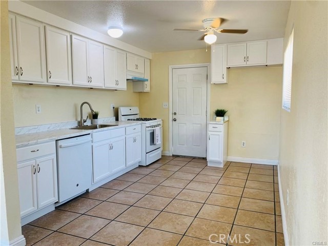 Detail Gallery Image 3 of 20 For 13172 Begonia Rd, Victorville,  CA 92392 - 2 Beds | 1 Baths