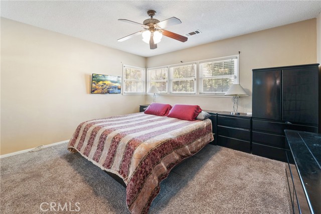 1992 Raymond Avenue, Signal Hill CA: https://media.crmls.org/medias/cfa3e188-2ef8-4da4-b381-b3bb3bb5e791.jpg