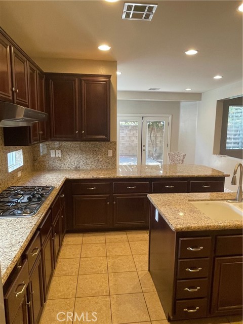 5307 Rose Arbor Lane, Bakersfield CA: https://media.crmls.org/medias/cfa44523-eb01-4a5d-837c-7604ab720feb.jpg