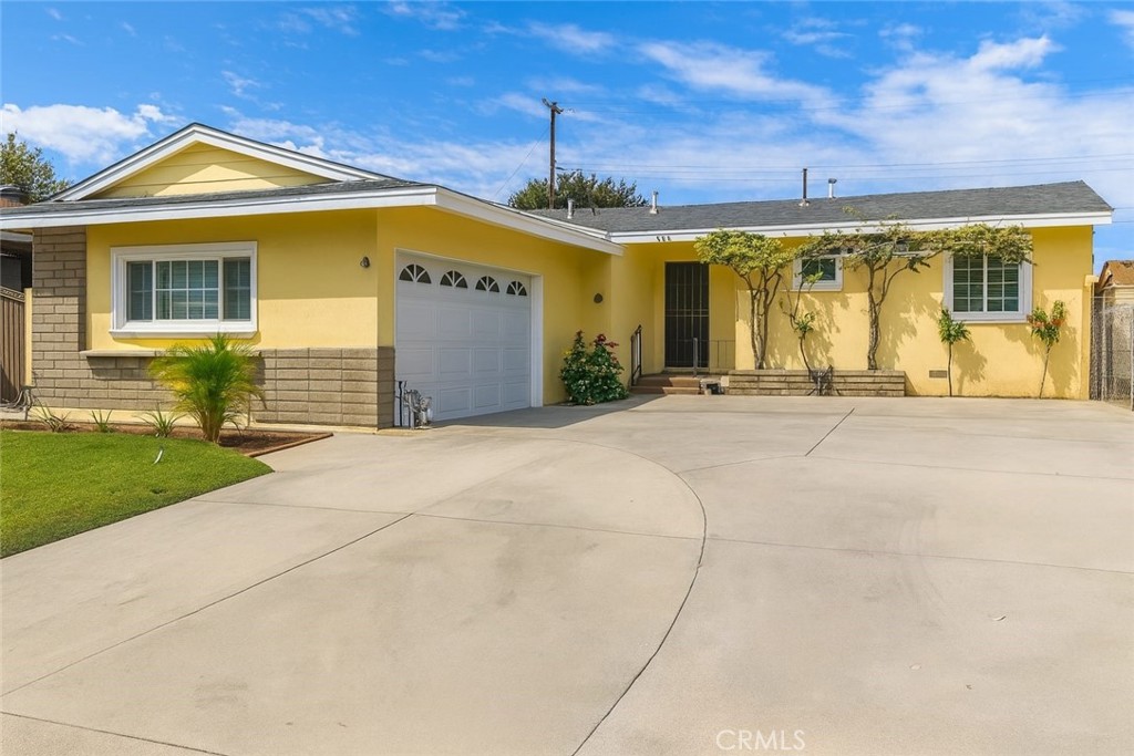 2123 W Orange Avenue