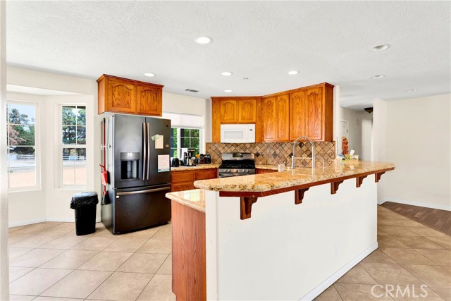 Detail Gallery Image 5 of 42 For 4615 Lindero St, Phelan,  CA 92371 - 3 Beds | 2 Baths