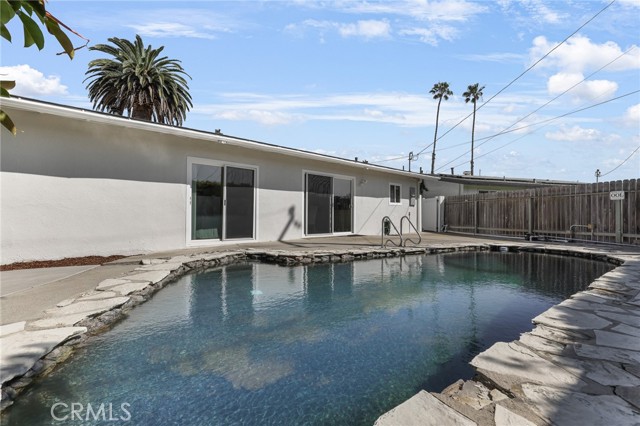 Detail Gallery Image 9 of 18 For 7901 Rhine Dr, Huntington Beach,  CA 92647 - 4 Beds | 2 Baths