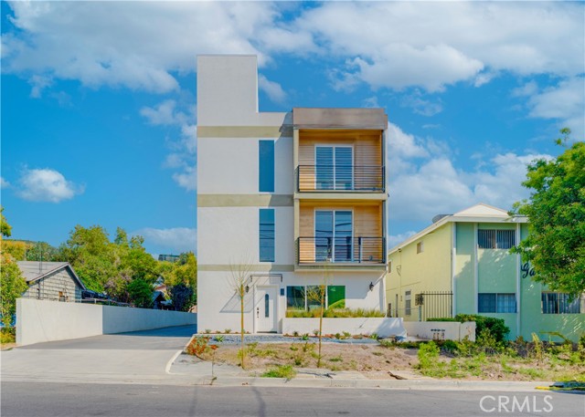 712 N Chestnut Avenue, Los Angeles CA: https://media.crmls.org/medias/cfa649e2-039e-4487-876e-b3dc68792079.jpg