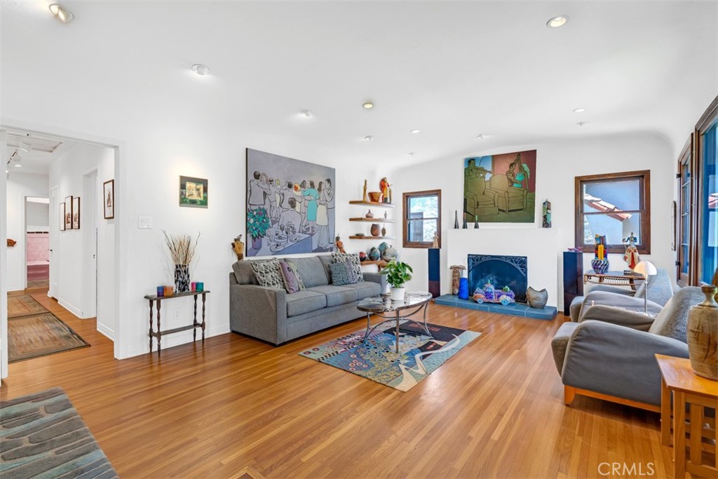 MLS #CV25159595 img 3