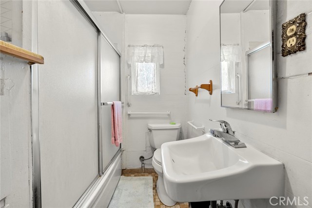 418 W Olive Avenue, La Habra CA: https://media.crmls.org/medias/cfa7ddfe-e99c-4ced-835c-8c200d192477.jpg