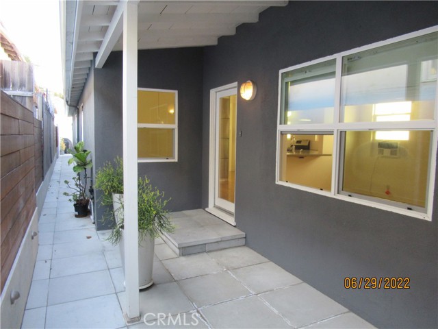 656 Rosecrans Avenue, Manhattan Beach, California 90266, 3 Bedrooms Bedrooms, ,1 BathroomBathrooms,Residential,Sold,Rosecrans,SB22143414