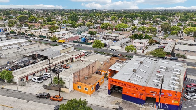 10240 Atlantic Avenue, South Gate CA: https://media.crmls.org/medias/cfa8c598-a1b2-4253-b6d4-dab3e0d40fdb.jpg