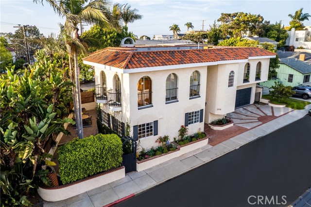 1119 9th Street, Hermosa Beach, California 90254, 5 Bedrooms Bedrooms, ,2 BathroomsBathrooms,Residential,Sold,9th,SB22164330