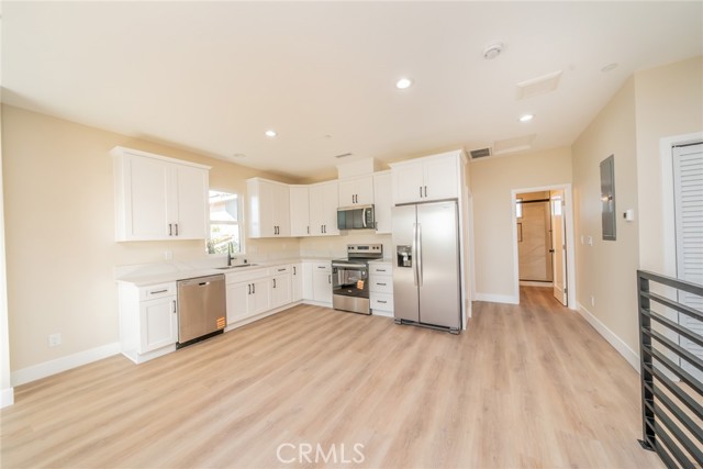 Detail Gallery Image 7 of 44 For 11186 Vernon Ave a,  Chino,  CA 91710 - 5 Beds | 3 Baths