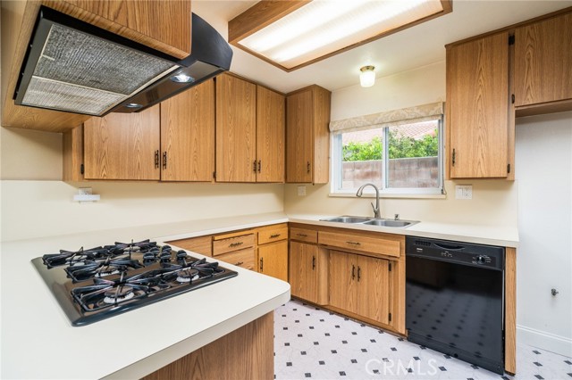 Detail Gallery Image 11 of 33 For 6329 Fillmore Ave, Rialto,  CA 92377 - 4 Beds | 2 Baths