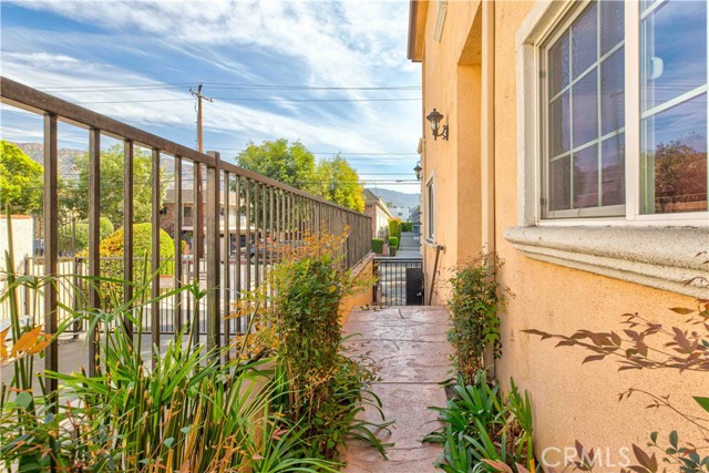 Detail Gallery Image 49 of 53 For 1613 Grismer Ave #105,  Burbank,  CA 91504 - 2 Beds | 3 Baths