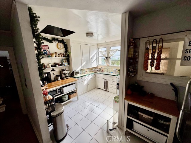 Detail Gallery Image 11 of 30 For 79 N Berkeley, Pasadena,  CA 91107 - 4 Beds | 2 Baths