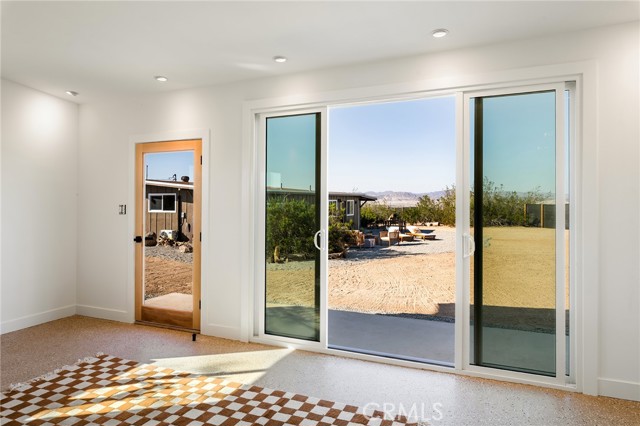 70315 Indian Trail, 29 Palms CA: https://media.crmls.org/medias/cfafc545-25a5-4077-9f01-3d775f84c4f1.jpg