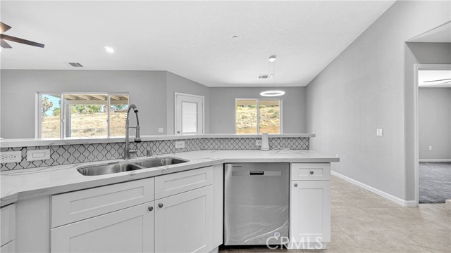 7939 Lassen Avenue, Hesperia CA: https://media.crmls.org/medias/cfb18c06-1c99-4b15-99c0-bf33560615c7.jpg