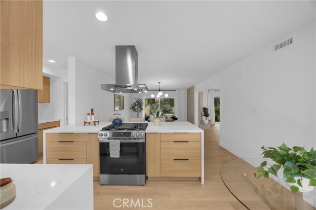 Detail Gallery Image 5 of 30 For 16938 Knapp St, Northridge,  CA 91343 - 3 Beds | 2/1 Baths