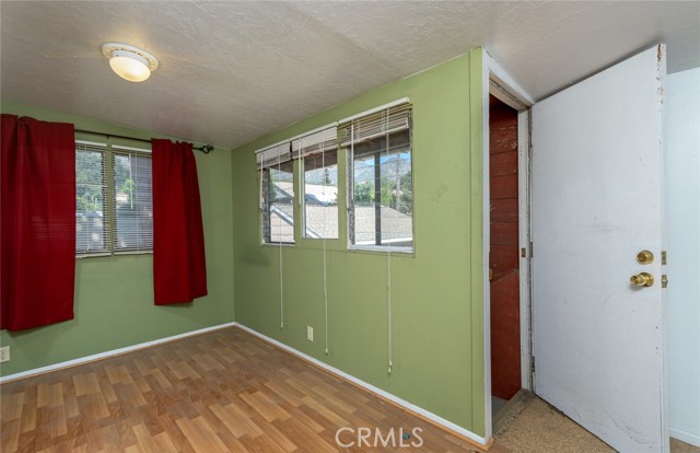 4608 Dyer Street, La Crescenta CA: https://media.crmls.org/medias/cfb32666-9b2a-4e62-ae65-2b173e5bcd33.jpg