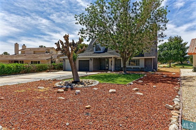 Detail Gallery Image 1 of 32 For 14989 Blue Grass Dr, Helendale,  CA 92342 - 4 Beds | 3 Baths
