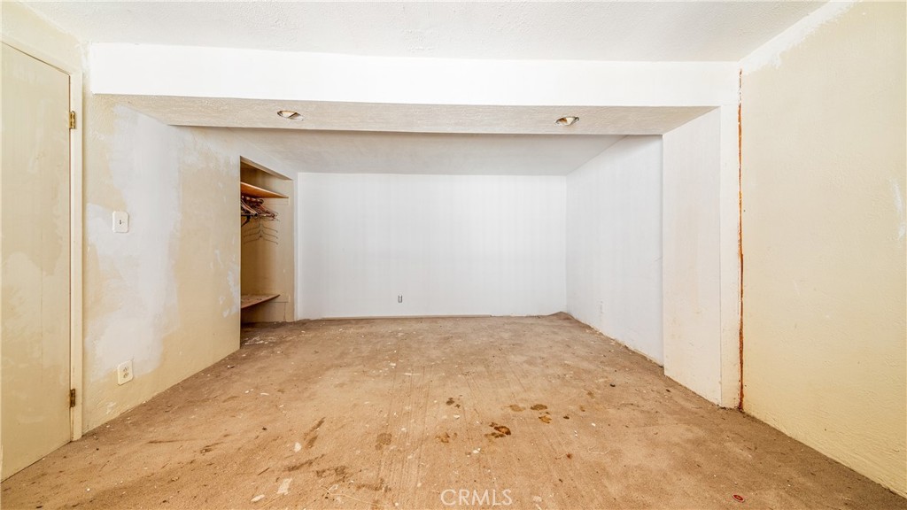 https://media.crmls.org/medias/cfb4ae26-90d4-42b5-9740-4cb682624706.jpg?preset=X-Large