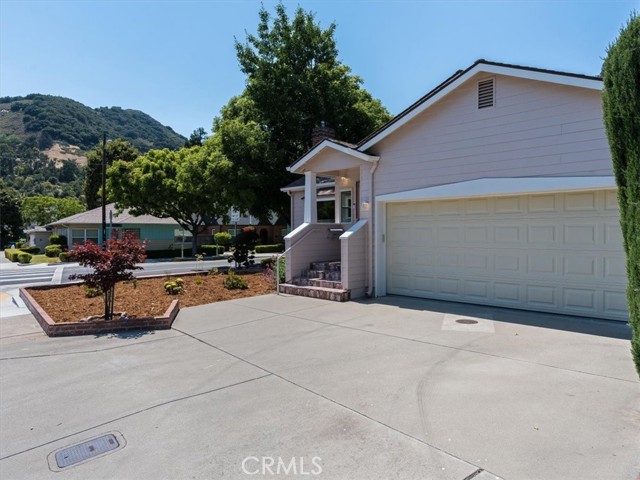 Detail Gallery Image 2 of 42 For 878 Lincoln St, San Luis Obispo,  CA 93405 - 3 Beds | 3 Baths