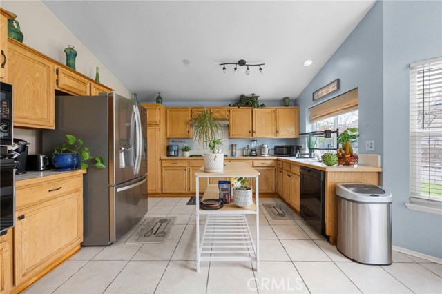 Detail Gallery Image 40 of 75 For 3684 Veronica Ct, Rialto,  CA 92377 - 4 Beds | 3 Baths