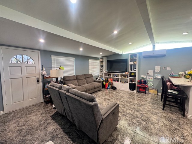 Detail Gallery Image 3 of 18 For 17140 E Orkney, Azusa,  CA 91702 - 3 Beds | 2 Baths