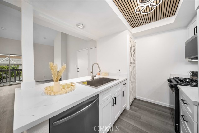 Detail Gallery Image 8 of 23 For 9714 Sepulveda Bld #202,  North Hills,  CA 91343 - 2 Beds | 2 Baths