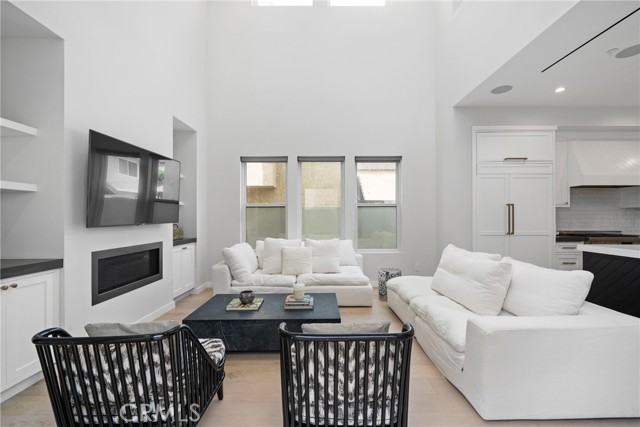 303 12th Street, Huntington Beach CA: https://media.crmls.org/medias/cfb6a496-22a2-4ba7-ad99-b35d213f949d.jpg