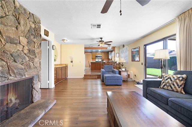 Detail Gallery Image 14 of 41 For 3627 Orchid Dr, Highland,  CA 92346 - 4 Beds | 3 Baths