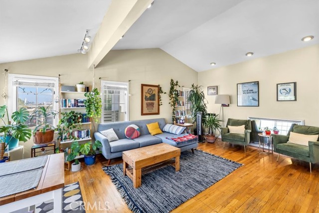 3512 Manhattan Avenue, Manhattan Beach, California 90266, 2 Bedrooms Bedrooms, ,2 BathroomsBathrooms,Residential,Sold,Manhattan Avenue,SB22078651