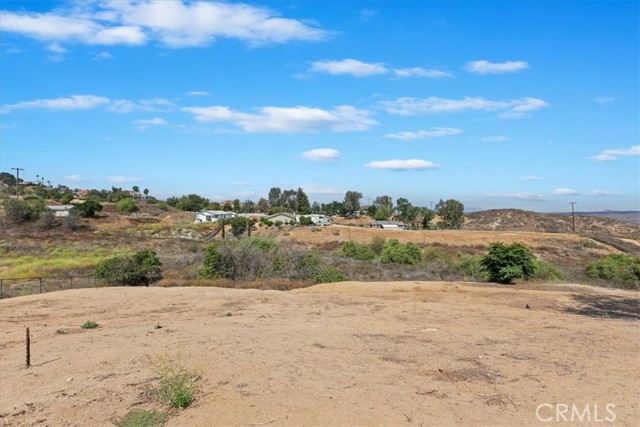 20061 Lounsberry Road, Perris CA: https://media.crmls.org/medias/cfb70f10-46f3-45e6-90f7-262602766133.jpg