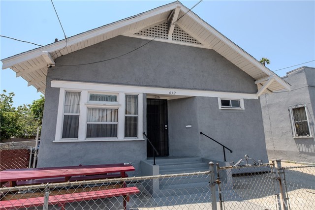 2500 Trinity Street, Los Angeles CA: https://media.crmls.org/medias/cfb75ef6-91ad-4b11-9ded-c80782434649.jpg