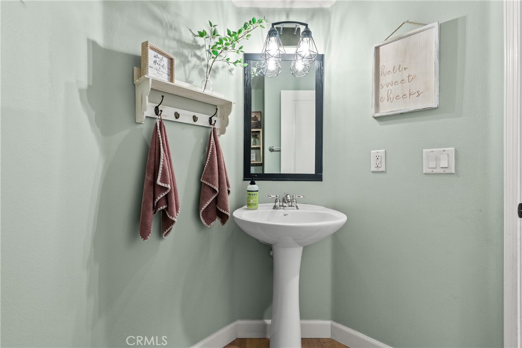 https://media.crmls.org/medias/cfb83b8a-baa4-4dcb-acbd-cf714131e9f3.jpg?preset=X-Large