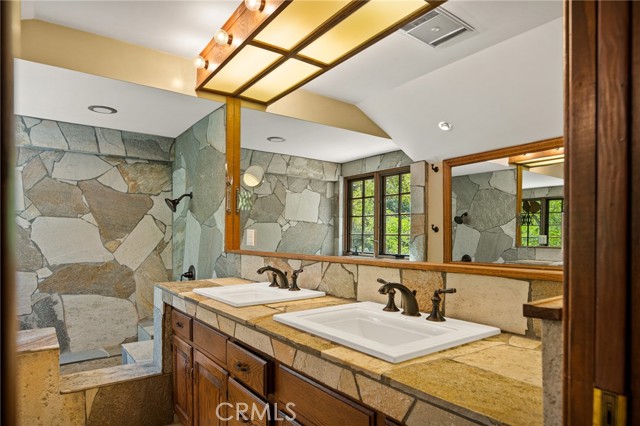 Detail Gallery Image 32 of 67 For 28476 North Shore Rd, Lake Arrowhead,  CA 92352 - 4 Beds | 4/2 Baths