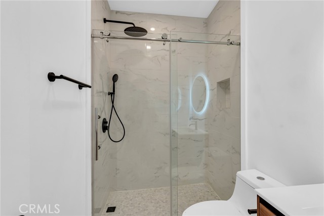 Detail Gallery Image 13 of 36 For 1233 N Laurel Ave #201,  Los Angeles,  CA 90046 - 2 Beds | 2 Baths